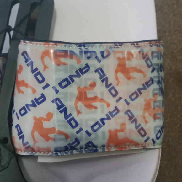 MEN'S SIZE 8 AND1 BASKETBALL WHITE CROSSOVER SLIDE SANDALS BRAND NEW NWT - Picture 4 of 4